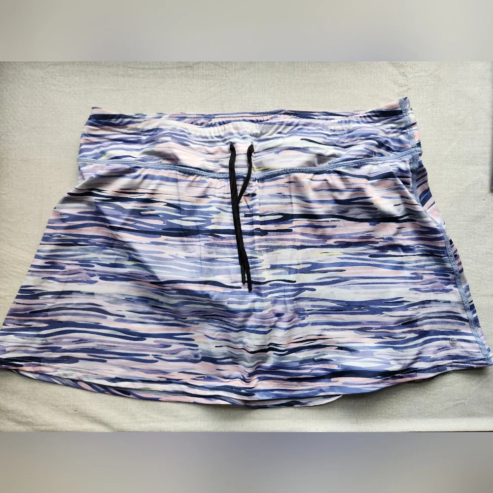 NWOT SkirtSports Lotta breeze - Picture 1 of 3